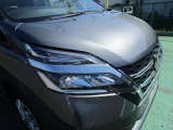 キセノンヘッドランプ ハロゲンランプに比べて光が白く明るいので、夜間の運転時の周囲の視認性が高くなります。