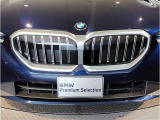 BMW代表的な特徴のキドニーグリル。BMWのすべてのモデルに採用され、BMWらしさを強調しております。