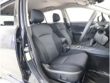 運転席シートは、座り心地を追求した座面構造を採用しています。そのため、近場へのちょっとした移動からロングドライブまで、あらゆるシーンで快適なドライビングをお楽しみいただけます。