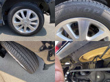 純正のアルミホイールです。タイヤサイズは165/80R14です。テンパータイプのスペアタイヤです。
