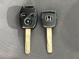 【キーレスエントリー】キーボタンを押すだけで、ドアロックの開閉が可能です。重い手荷物を持っていたり、夜のドアの開閉にとっても便利です。
