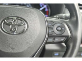 【前車追従型オートクルーズ】設定した速度内で、前方車両との距離を保ちながら加減速をしてくれます。高速道路での長距離移動が楽になりますよ♪