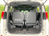 普段のお買い物や通勤、送迎等に十分な荷室スペースを確保しております。セカンドシートを倒すと、大きな荷物の積載も可能です♪