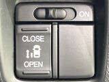 【パワースライドドア】スマートキーや運転席のスイッチでスライドドアの開閉が可能♪電動だから力を入れてドアを開ける必要が無く、小さいお子様でも、重い荷物を持っている時もラクに開け閉めできます♪