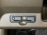 ハンドルの左下にETCがついています。高速道路の料金所の通過も楽々です。カードの取り出しもしやすい場所についています。