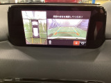 狭い場所での駐車やすれ違いなどでより的確な運転操作に役立つ360&deg;ビューモニターが装備されています。