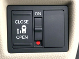 【パワースライドドア】スマートキーや運転席のスイッチでスライドドアの開閉が可能♪電動だから力を入れてドアを開ける必要が無く、小さいお子様でも、重い荷物を持っている時もラクに開け閉めできます♪