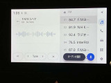 ディスプレイオーディオやカーナビは、現代のドライブにおいて欠かせない装備のひとつです。初めての場所でも迷いにくく、快適なルート案内で運転をサポートします。移動中のエンターテインメント性も高まります。