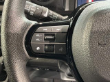 ステアリングにオーディオ操作スイッチが付いています。オーディオ画面に直接タッチしなくても操作が出来ますので、運転に集中できます。