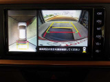 バックモニター付きで慣れない駐車場や車庫入れをサポートします。