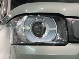 LEDヘッドライトは、点灯の瞬間から最大光量を発揮し、突然暗くなるトンネルなどでの安定感を高めます。