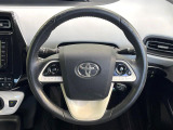 【純正革巻きステアリング】上質な革を使用することで、手にしっかり馴染みとても運転しやすいハンドルです♪