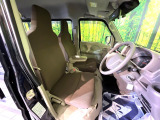 運転席シート廻りは使用感も少なく、良好な状態となっています。丁寧に使われていたことがよくわかりますね。