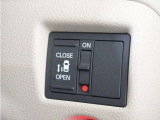 ◆片側電動スライドドア◆狭い駐車場でも乗り降りが楽々♪お子様が隣の車にドアを当ててしまう心配もございません!小さなお子様連れの方もこれで安心。
