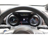 ■スピードメーター■  先進的なディスプレイ表示のスピードメーターです。