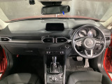 安全運転と情報操作を両立する運転席まわり。さまざまな情報を扱いながら正しい姿勢で安全に運転できることを追求したコックピット!