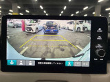 ディスプレイオーディオやカーナビは、現代のドライブにおいて欠かせない装備のひとつです。初めての場所でも迷いにくく、快適なルート案内で運転をサポートします。移動中のエンターテインメント性も高まります。