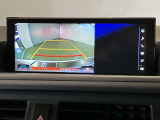 駐車時は、ガイドラインによりスムーズな駐車をサポートしてくれます。