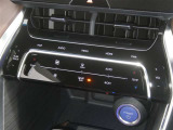 【オートエアコン】車内温度を感知して自動で温度調整をしてくれるのでいつでも快適な車内空間を創り上げます!どの席に座っても快適なドライブが楽しめます♪