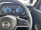 プロパイロット(同一車線運転支援)アクセル・ブレーキ・ステアリング操作をクルマがサポート。高速道路などで、ドライバーの負担を軽減します。