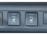 運転席と助手席にシートヒーターが付いています。