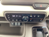 運転席・助手席にはシートヒーター付き。寒い冬には嬉しい機能です!