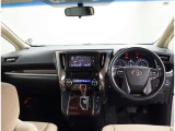 オシャレなインテリアで運転する気分も盛り上がりますよね^^