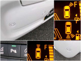 前方後方は障害物センサーが音と信号で危険をお知らせ 駐車をサポートいらします。