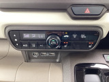 運転席・助手席にはシートヒーターを装備