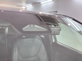 衝突被害軽減ブレーキは、不注意が原因で歩行者や車との衝突のおそれが生じた場合に、衝突回避または被害の軽減を支援します。 ついていて安心の機能ですね!