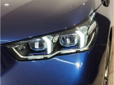 BMWの伝統の丸目4灯ヘッドライトでございます。LEDライトで視認性もよく明るく安全性の向上につながります。