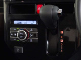 車内を快適に、オートエアコンを装備しています。