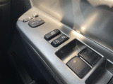 【電動格納ミラー】ドライバーの目線に合わせ、ミラーの上下左右調整が可能です。