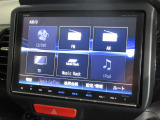 ナビゲーションは純正8インチメモリーナビ(VXM-165VFEi)を装着しております。AM、FM、CD、DVD再生、Bluetooth、音楽録音再生、フルセグTVがご使用いただけます。