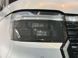 LEDヘッドライトは、点灯の瞬間から最大光量を発揮し、突然暗くなるトンネルなどでの安定感を高めます。