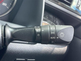 【オートライト(AUTO)】外の明るさをシステムが感知して、自動でヘッドライトが点灯します。ヘッドライトをつけ忘れを防ぐ便利機能です。