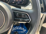 車速や車間距離を一定に保つレーダークルーズコントロール機能を搭載。高速道路などで長距離をドライブされる際などに、とても便利な機能です。
