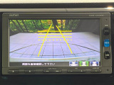 【バックカメラ】駐車時に後方がリアルタイム映像で確認できます。大型商業施設や立体駐車場での駐車時や、夜間のバック時に大活躍!運転スキルに関わらず、今や必須となった装備のひとつです!