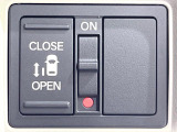 【パワースライドドア】スマートキーや運転席のスイッチでスライドドアの開閉が可能♪電動だから力を入れてドアを開ける必要が無く、小さいお子様でも、重い荷物を持っている時もラクに開け閉めできます♪