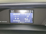 左右独立温度コントロールフルオートエアコンです。運転席、助手席それぞれで独立して温度設定ができます。冷え性の方が乗っても安心ですね♪