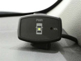 コーナーセンサーを車の前後に装備。障害物までの距離に応じて警告音を変えてお知らせ。縦列駐車時や駐車場・車庫などでの取り回しをサポートします。詳細は販売店スタッフまでおたずねください。
