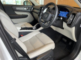 XC40 ウルトラ B4 AWD 4WD 本革シート