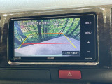 【バックカメラ】駐車時に後方がリアルタイム映像で確認できます。大型商業施設や立体駐車場での駐車時や、夜間のバック時に大活躍!運転スキルに関わらず、今や必須となった装備のひとつです!