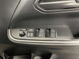 パワーウィンドウスイッチで運転席から全席の窓の開閉ができます♪