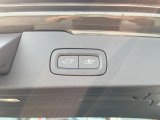 【パワーバックドア】スマートキーや運転席のボタンを押すだけでリアゲートが自動で開閉します!荷物を持っている時や、高い位置にあるバックドアを閉める際に便利な機能です。