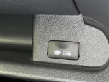 充電用USB端子付き。スマートフォンなどの充電に便利です。