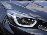 【ヘッドライト】省電力で長寿命の明るく運転しやすいLEDヘッドランプです。明るく照らすので暗い夜道からお客様を守ってくれます。