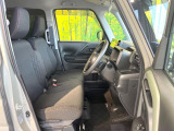 運転席シート廻りは使用感も少なく、良好な状態となっています。前オーナー様が丁寧に使っていたことがよくわかりますね。