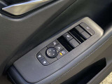 運転席側スイッチでは、各席の窓ガラスの開閉ができます。