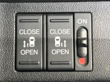【両側パワースライドドア】スマートキーや運転席のスイッチで後席両側スライドドアの開閉が可能♪電動だから力を入れてドアを開ける必要が無く、小さなお子様でも簡単に開け閉めでき快適です♪